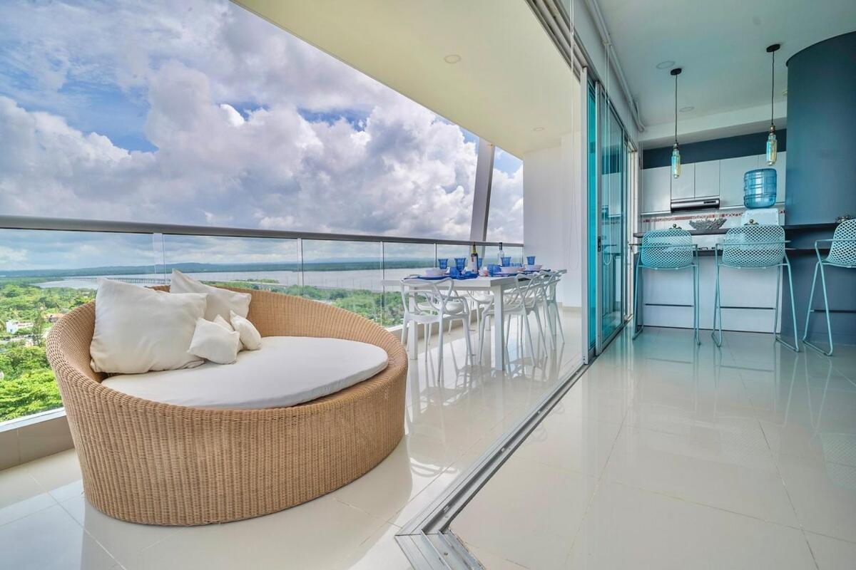 Facing The Sea With A Panoramic View Apartamento *